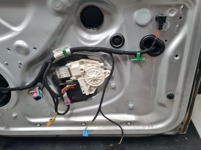 bontott VW JETTA Bal első Ajtó (Részeivel)