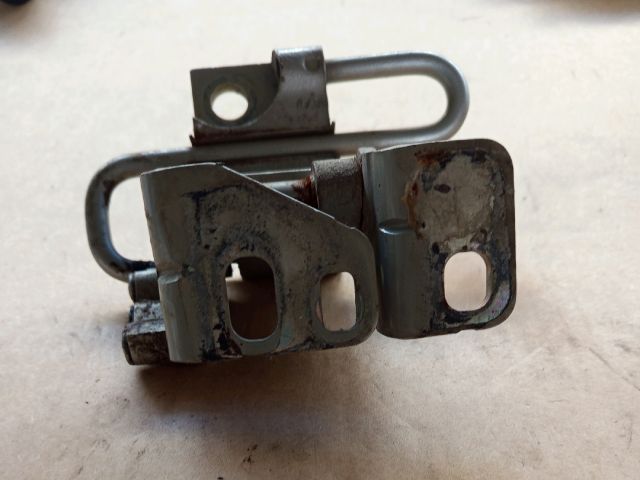 bontott VW JETTA Bal első Alsó Zsanér