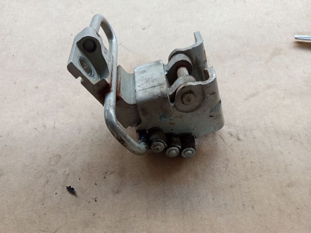 bontott VW JETTA Bal első Alsó Zsanér