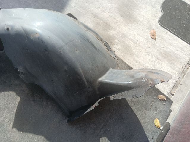 bontott VW JETTA Bal első Dobbetét (Kerékjárati, Műanyag)