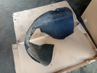 bontott VW JETTA Bal első Dobbetét (Kerékjárati, Műanyag)