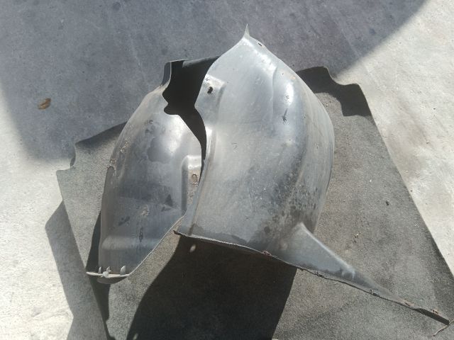 bontott VW JETTA Bal első Dobbetét (Kerékjárati, Műanyag)