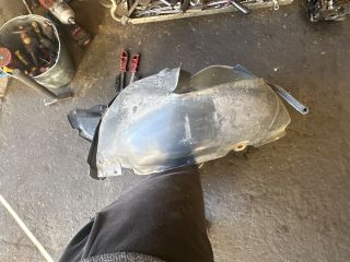 bontott VW JETTA Bal első Dobbetét (Kerékjárati, Műanyag)