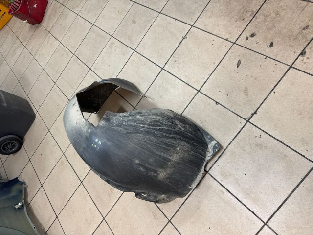 bontott VW JETTA Bal első Dobbetét (Kerékjárati, Műanyag)