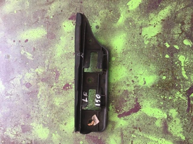 bontott VW JETTA Bal első Lökhárító Tartó (Műanyag)