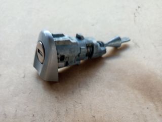 bontott VW JETTA Bal első Zárbetét