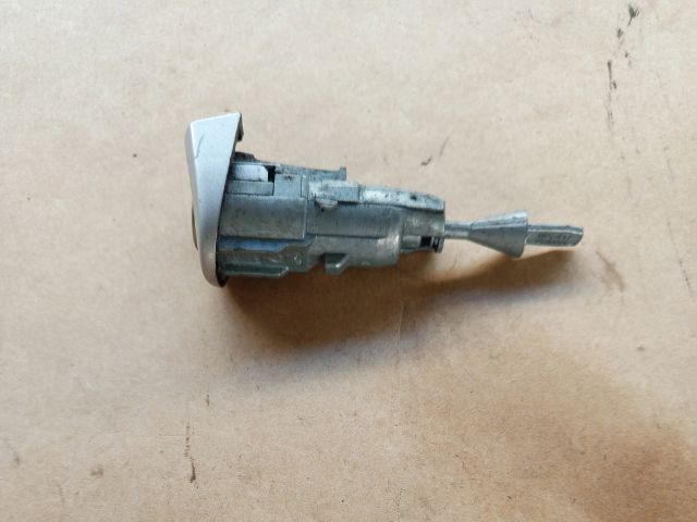 bontott VW JETTA Bal első Zárbetét