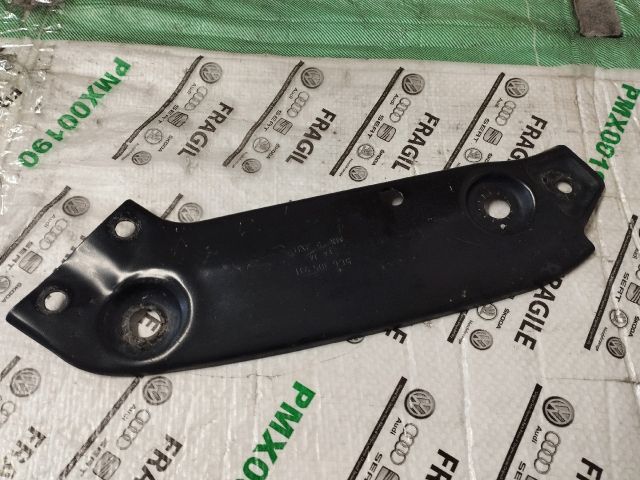 bontott VW JETTA Bal Fényszóró Tartó