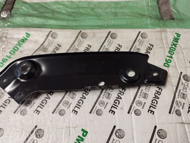 bontott VW JETTA Bal Fényszóró Tartó