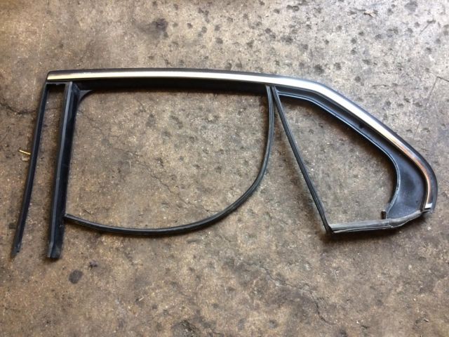 bontott VW JETTA Bal hátsó Ablakvezető Gumi