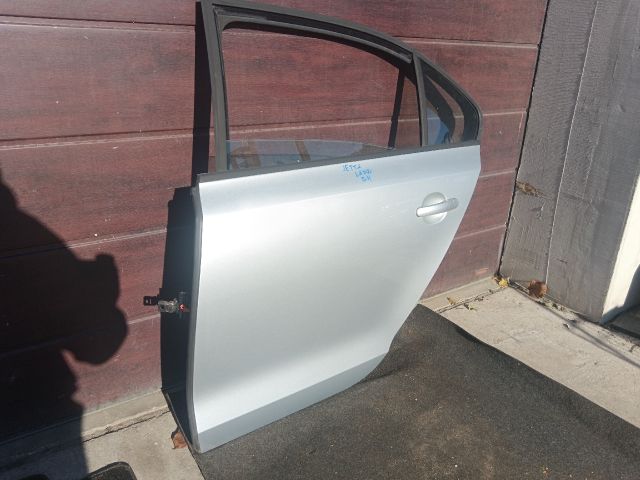 bontott VW JETTA Bal hátsó Ajtó (Részeivel)