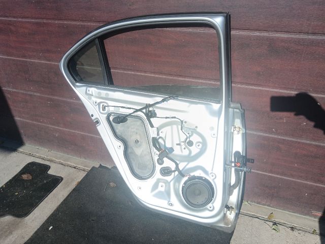 bontott VW JETTA Bal hátsó Ajtó (Részeivel)