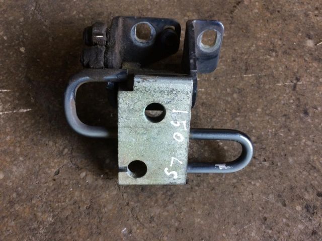 bontott VW JETTA Bal hátsó Alsó Zsanér