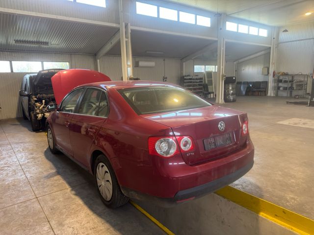 bontott VW JETTA Bal hátsó Csonkállvány Kerékaggyal