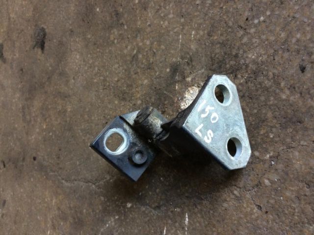 bontott VW JETTA Bal hátsó Felső Zsanér