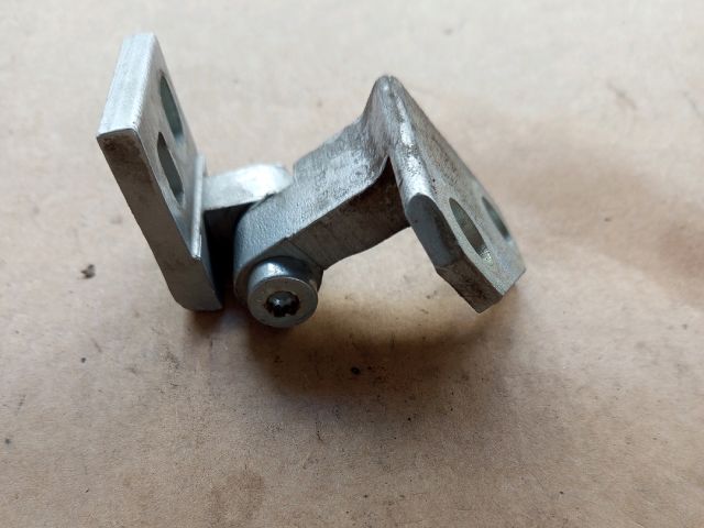 bontott VW JETTA Bal hátsó Felső Zsanér