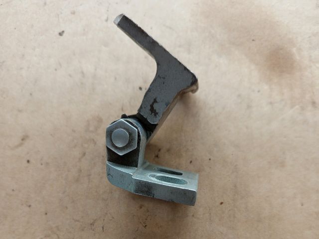 bontott VW JETTA Bal hátsó Felső Zsanér