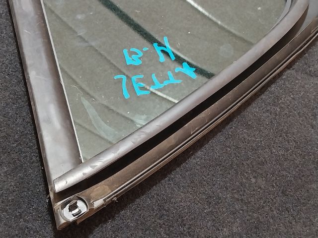 bontott VW JETTA Bal hátsó Fixüveg (Ajtóban)