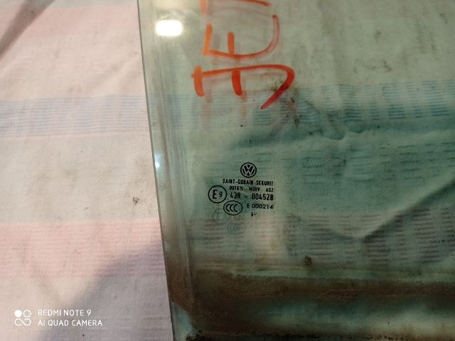 bontott VW JETTA Bal hátsó Fixüveg (Ajtóban)