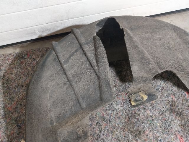 bontott VW JETTA Bal hátsó Hátsó Dobbetét (Kerékjárati, Műanyag)