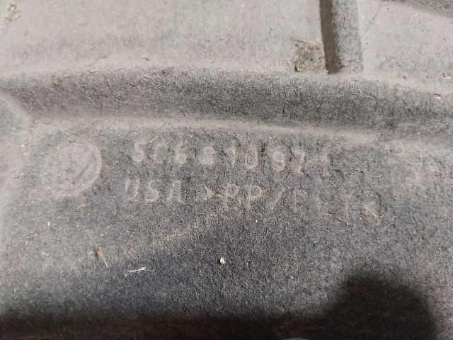 bontott VW JETTA Bal hátsó Hátsó Dobbetét (Kerékjárati, Műanyag)