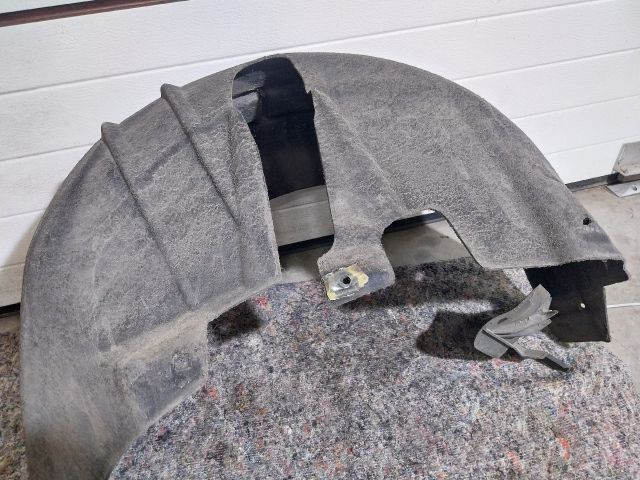 bontott VW JETTA Bal hátsó Hátsó Dobbetét (Kerékjárati, Műanyag)