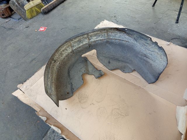 bontott VW JETTA Bal hátsó Hátsó Dobbetét (Kerékjárati, Műanyag)