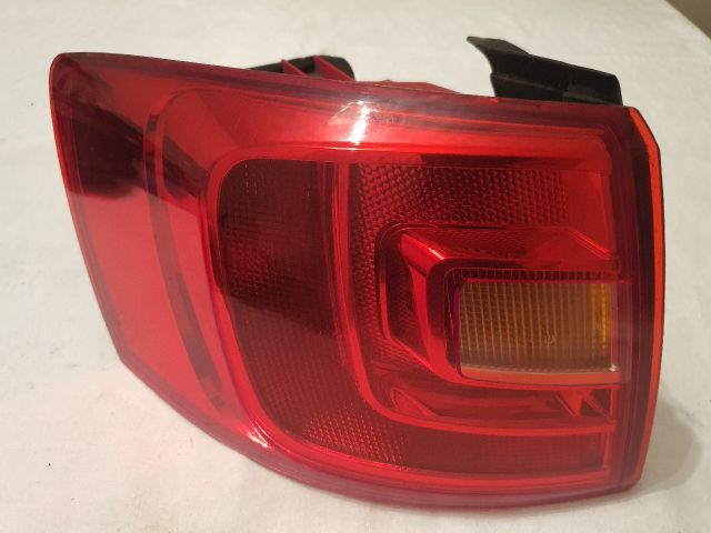 bontott VW JETTA Bal Hátsó Lámpa