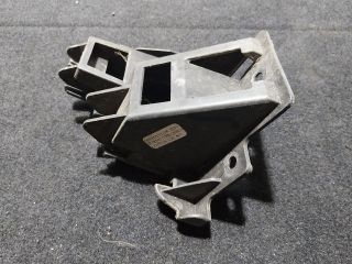 bontott VW JETTA Bal hátsó Lökhárító Tartó (Műanyag)