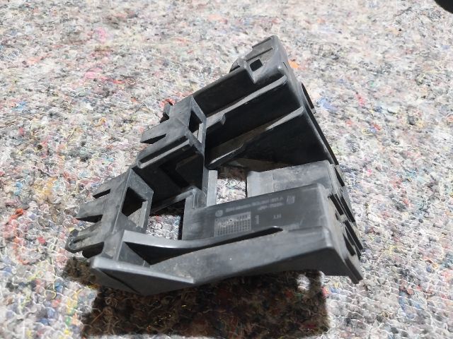 bontott VW JETTA Bal hátsó Lökhárító Tartó (Műanyag)