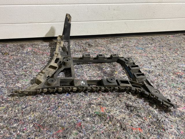 bontott VW JETTA Bal hátsó Lökhárító Tartó (Műanyag)