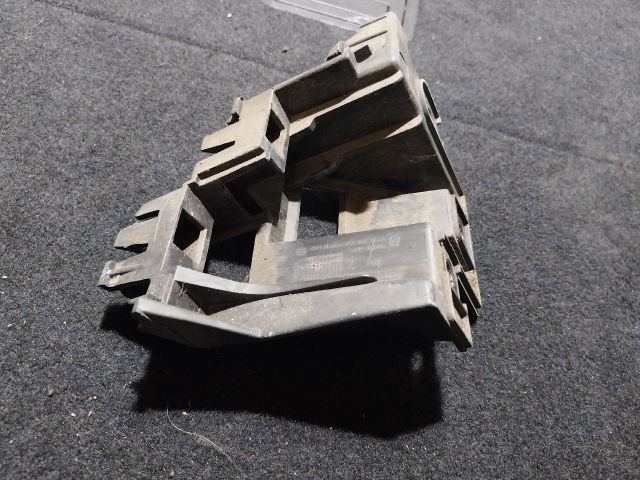 bontott VW JETTA Bal hátsó Lökhárító Tartó (Műanyag)