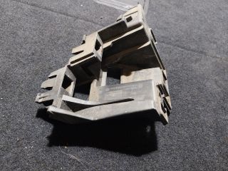 bontott VW JETTA Bal hátsó Lökhárító Tartó (Műanyag)