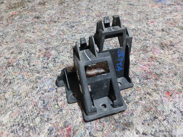 bontott VW JETTA Bal hátsó Lökhárító Tartó (Műanyag)