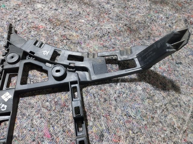 bontott VW JETTA Bal hátsó Lökhárító Tartó (Műanyag)