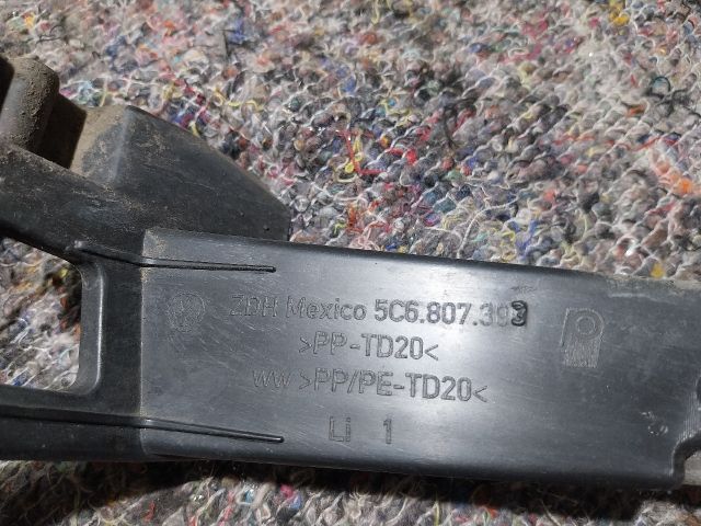 bontott VW JETTA Bal hátsó Lökhárító Tartó (Műanyag)