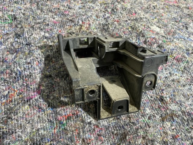 bontott VW JETTA Bal hátsó Oldal Lökhárító Tartó (Műanyag)