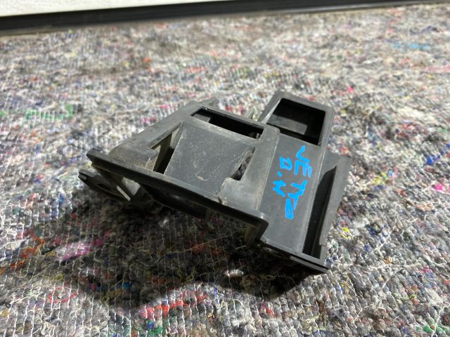 bontott VW JETTA Bal hátsó Oldal Lökhárító Tartó (Műanyag)