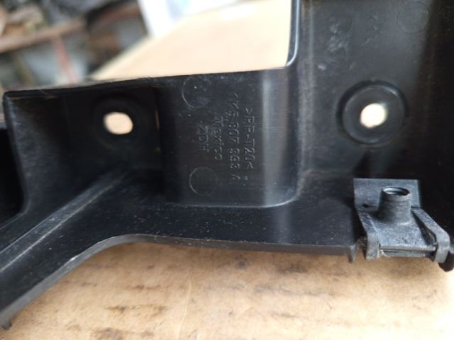 bontott VW JETTA Bal hátsó Oldal Lökhárító Tartó (Műanyag)