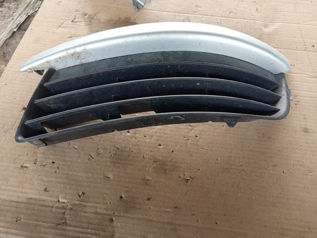 bontott VW JETTA Bal Ködlámpa Rács