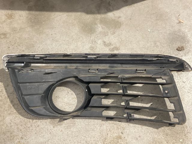 bontott VW JETTA Bal Ködlámpa Rács