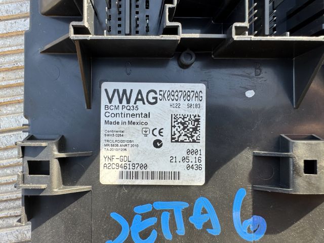 bontott VW JETTA Biztosítéktábla Utastér