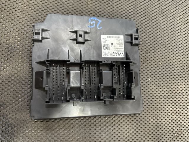 bontott VW JETTA Biztosítéktábla Utastér