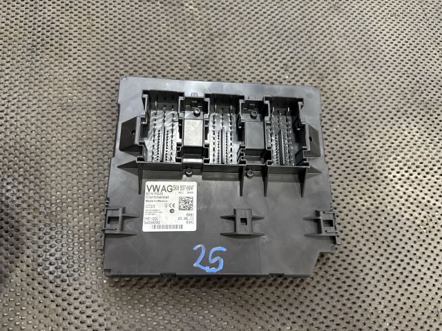 bontott VW JETTA Biztosítéktábla Utastér