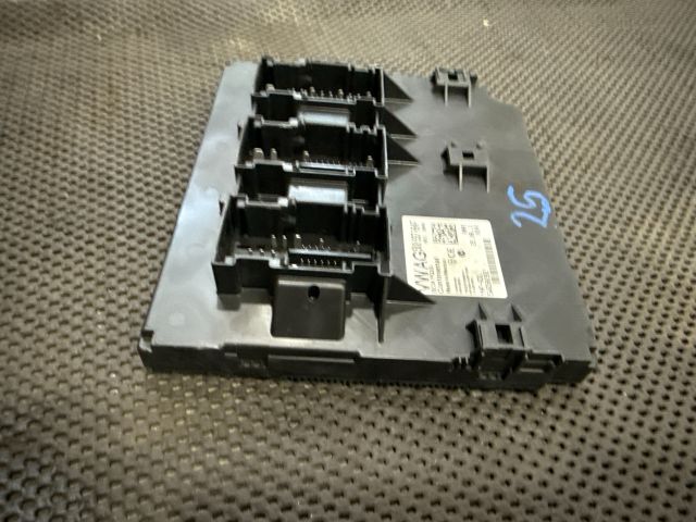 bontott VW JETTA Biztosítéktábla Utastér