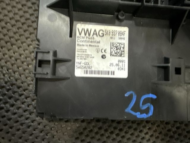 bontott VW JETTA Biztosítéktábla Utastér