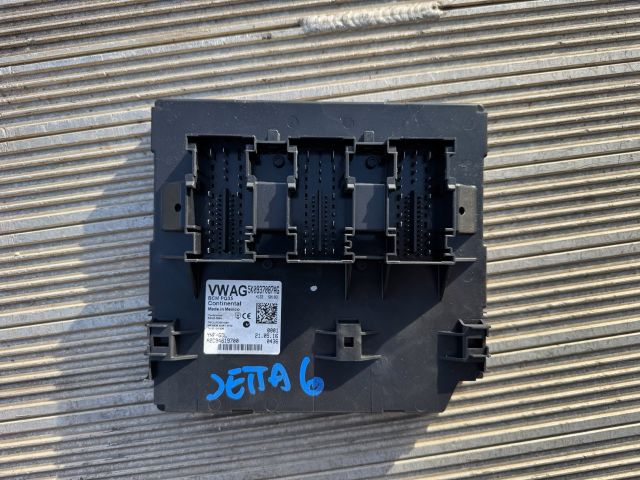 bontott VW JETTA Biztosítéktábla Utastér