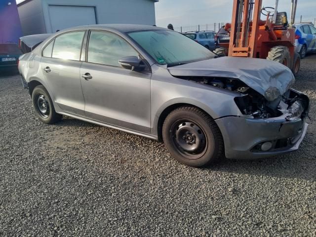 bontott VW JETTA Csomagtér Nyitó Kar / Gomb