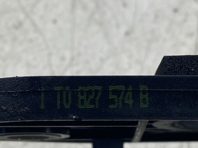 bontott VW JETTA Csomagtér Nyitó Kar / Gomb