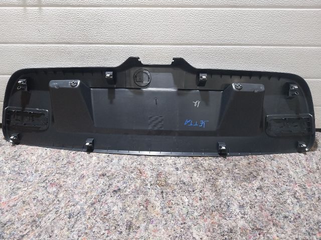 bontott VW JETTA Csomagtérajtó Burkolat Felső